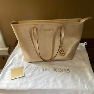 Michael Kors Purse ✨